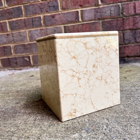 Vintage post modern cream and gold plastic square tissue box cover - Picture 1 of 5